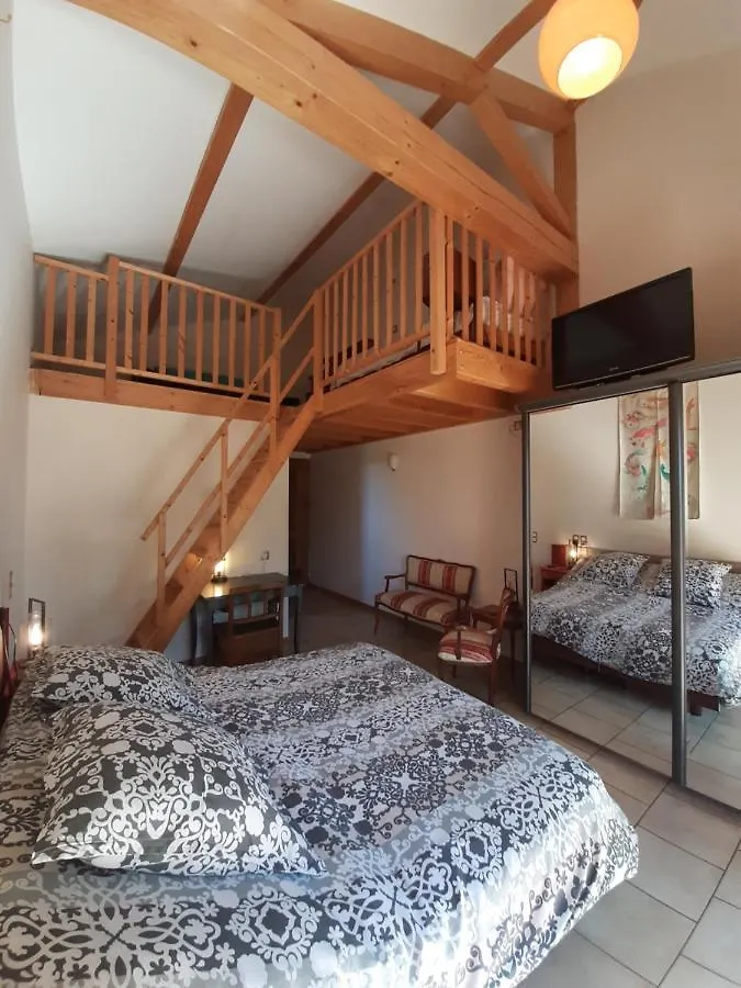 Bed and Breakfast Le Grand Noyer Ambronay 3*,